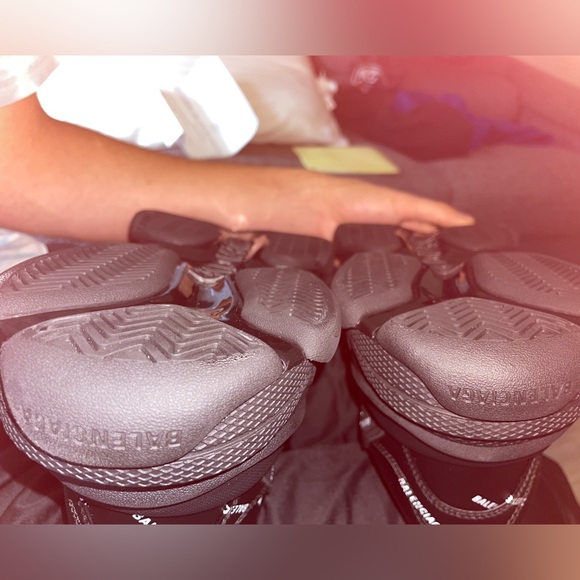 Black Balenciaga Triple S - Picture 8 of 10